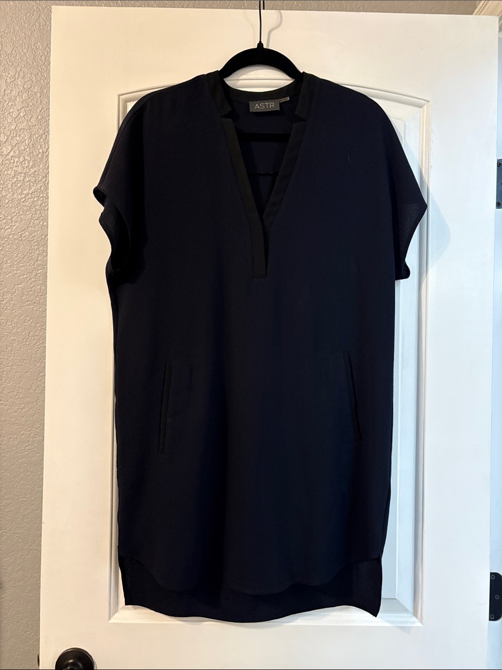 ASTR Navy & Black V-Neck Short Sleeve Tunic Dress